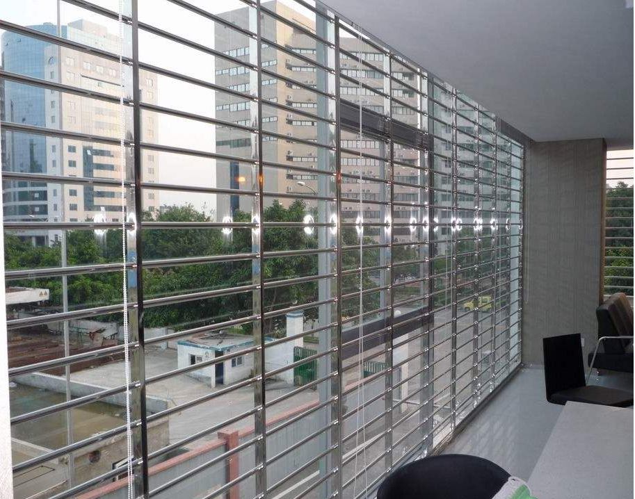  19圆管型卷帘门通花闸